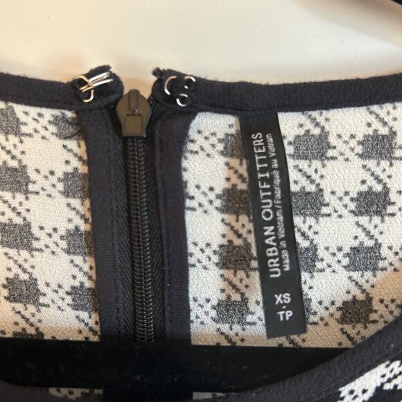 URBAN OUTFITTERS Short Sleeve Hounds Tooth Dress with Floral Trim - Picture 3 of 4